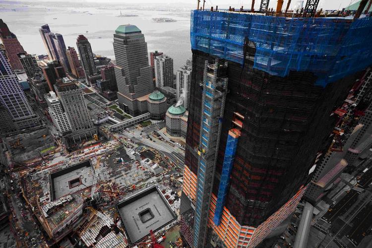 2011. Stik imod forventning er området omkring Ground Zero blevet et attraktivt sted at bo. Der bor i dag 23.000 flere i den del af New York end der gjorde i år 2000. 