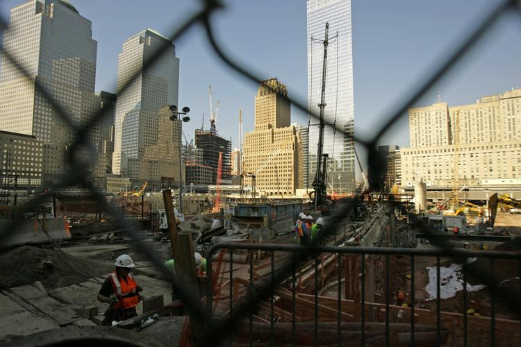 2007. Bygningarbejderne holder en pause fra genopbygningsarbejdet på Ground Zero. 