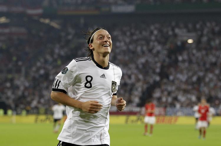 Vinder. Real Madrid-spilleren Mesut Özil nyder én af sine tre scoringer mod Østrig. 