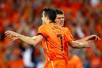 1,2,3... Robin van Persie og Klaas-Jan Huntelaar fik en omgang let kamptræning mod miniputterne fra San Marino. 