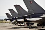 FLYVEKLAR. De danske militærfly skal fortsat være klar til at rykke i krig, selv om der ikke er FN-mandat til det. 