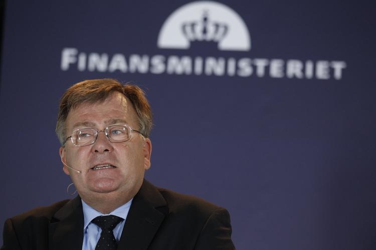 Økonomi. Finansminister Claus Hjort Frederiksen (V) fastholder, at en sejr til rød blok vil føre til gældsætning og højere renter. 