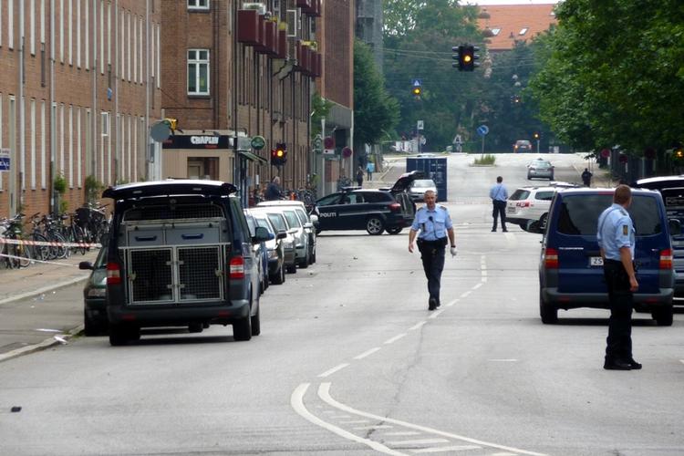 DRABSSAG. Politiet har afspærret et område omkring Vesterfælledvej i København, hvor en kvinde er fundet dræbt. 