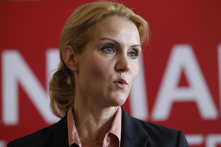 Prognoser. Helle Thorning-Schmidt kommenterer her på udskrivelsen af folketingsvalget. Det kan ende som en stor sejr for hende - og samtidig et historisk nederlag. 