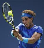 puhhh. Med besværet vejrtrækning som Rafael Nadal videre til en kvartfinale mod Gilles Müller, Luxembourg. 