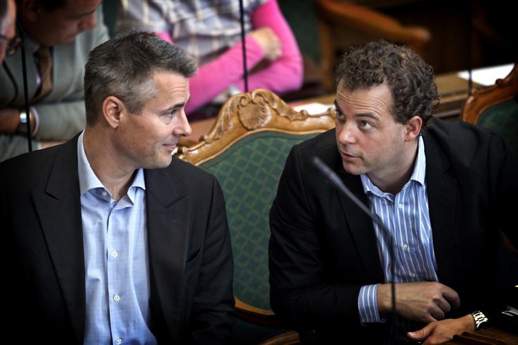 Uenighed. Morten Østergaard (th.) nægter at lægge stemmer til Socialdemokraternes forslag om kandidatpant. 