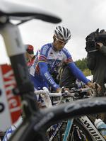 Ude. Med Tom Boonen ude af VM om små tre uger er favorifeltet decimeret yderligere. 