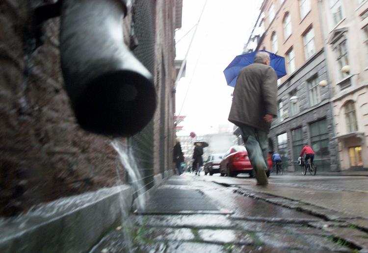 REGN. De næste uger får vi den første rigtige smag af efterår, lyder det fra DMI. 
