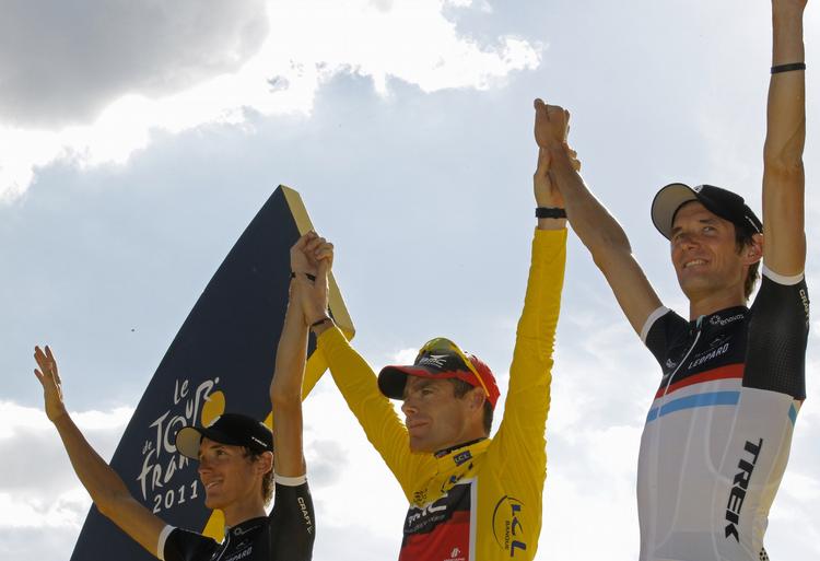 1-2-3. Cadel Evans (i midten) får i 2012 igen Schleck og Schleck som rivaler, men om brødrene kører for Leopard Trek er yderst usikkert. 