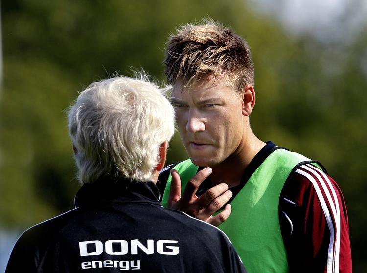 RUSTEN? Nicklas Bendtner for ikke nordmændene til at ryste i bukserne. 