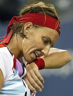 Udsolgt. Svetlana Kuznetsova formåede at byde Caroline Wozniacki trods i to tætte sæt, men så var der totalt udsolgt i tredje, som danskeren vandt let. 