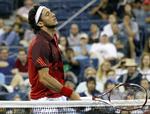 Slået. Juan Monaco var statist i Federers midnatsshow. 