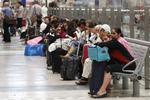 Ventetid. Flypassagerer rammes af generalstrejke tirsdag. Her er det fra juli måned, hvor Italien også var ramt af arbejdsnedlæggelser. 