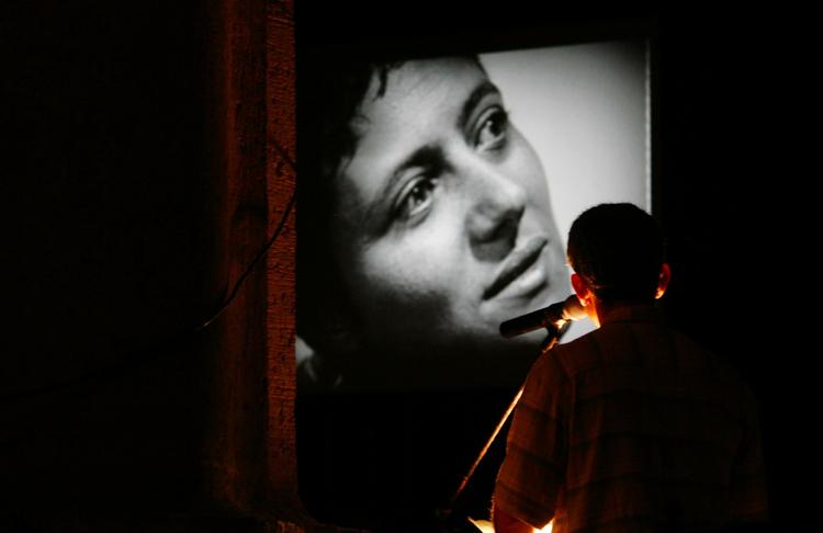 Kult. Her vises Carl Theodor Dreyers film 'Jeanne d'Arcs lidelse og død' i den cubanske hovedstad Havanas katedral. 