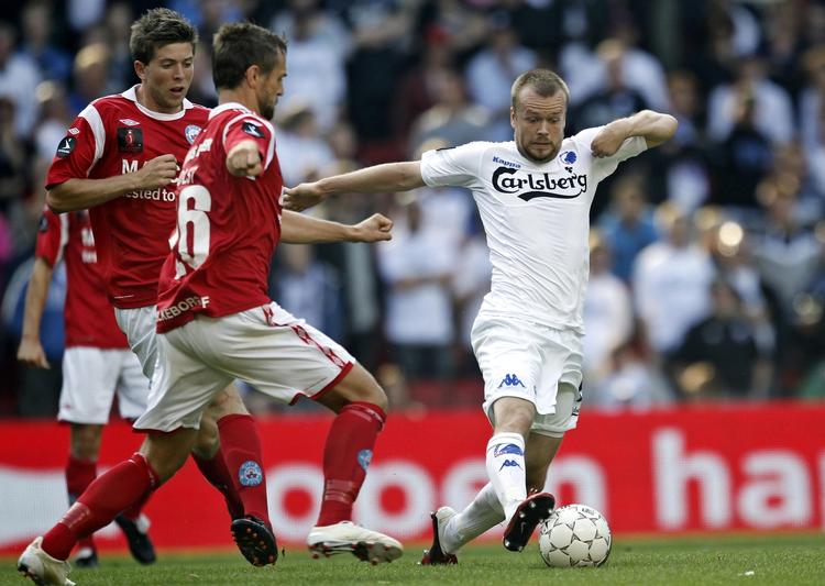 velkendt. Selv om Christian Grindheim i aften er udespiller er farverne de velkendte. Han skal spille i hvidt mod et hold i rødt og hvidt, som da FCK mødte Silkeborg fornylig. 