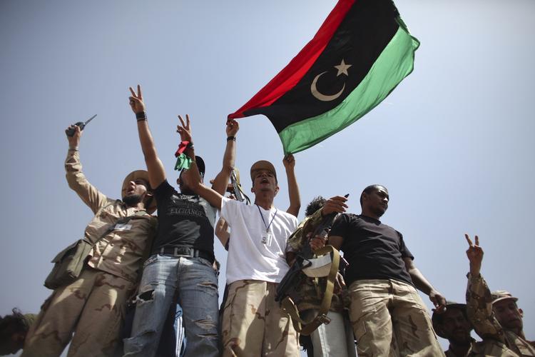 Jubel. Sejrsstemning blandt libyske oprørere ved byen Bani Walid syd for Tripoli. 