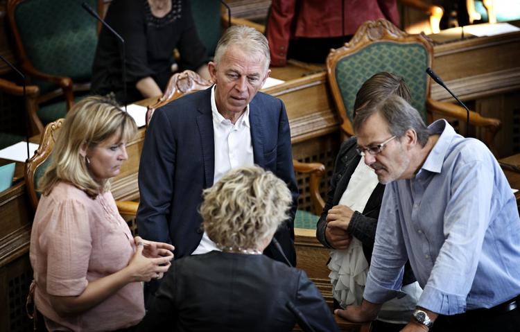 Håbefulde. SF'ere tror på sejr trods dyk i meningsmålingerne. Men Villy Søvndals magiske aura er gået væk, og formanden skal op i gear, siger flere. Arkivfoto. 