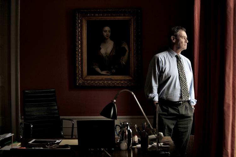 Rollefordeling. Grænserne mellem ekspertvurderinger og politiske vurderinger befinder sig i en oplyst gråzone. Samme problemstilling gør sig gældende blandt erhvervslivets top, hvor prominente erhvervsledere som Asger Aamund ofte blander sig i den politiske debat. 