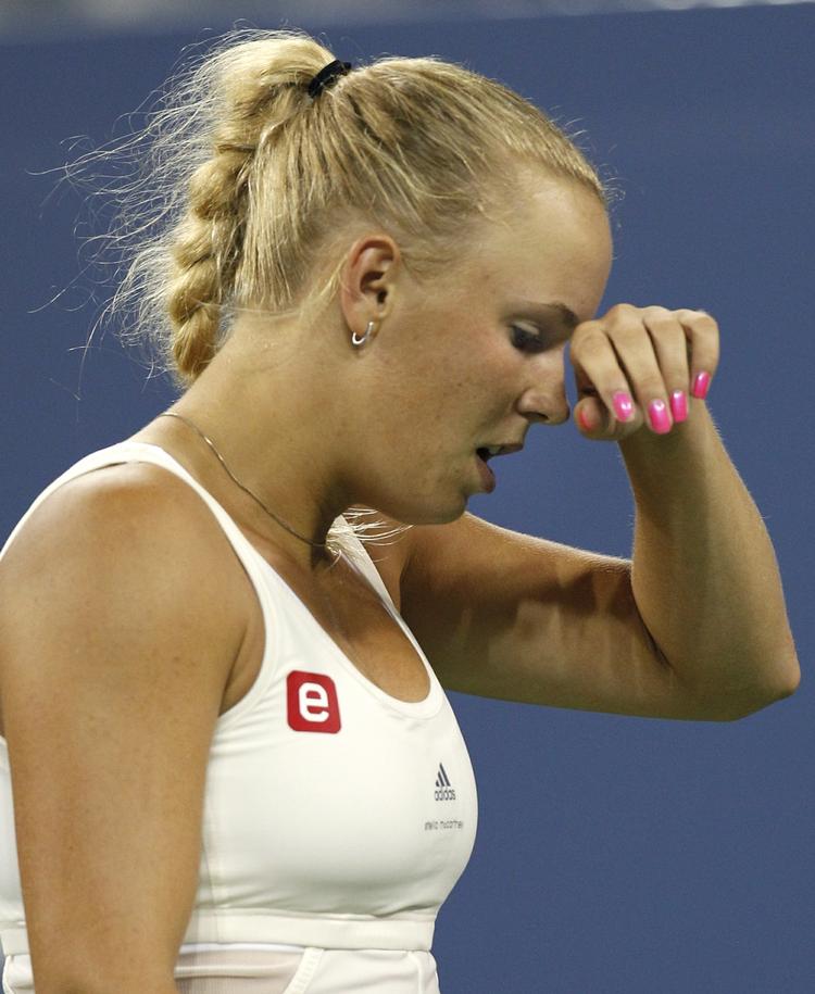 sorry. Caroline Wozniacki skal i kamp igen i aften - hvis vejret i New York altså tillader det. 