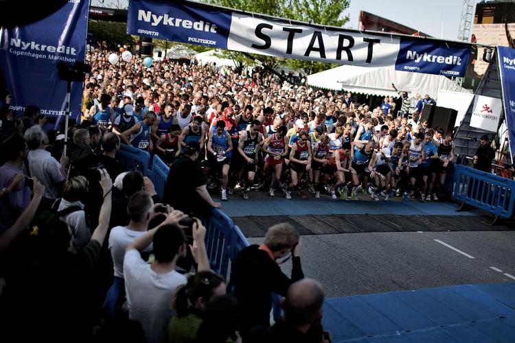 INTENST. Også maratonløbere kan have glæde af korte intervaller for fuld damp. Ny forskning skal afsløre præcis hvor stor nytten er. 
