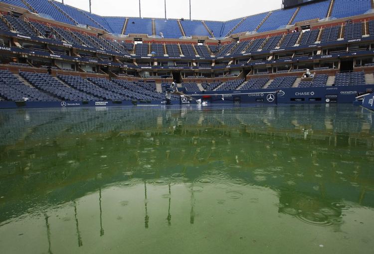 lukket. Arthur Ashe Stadium står under vand. 