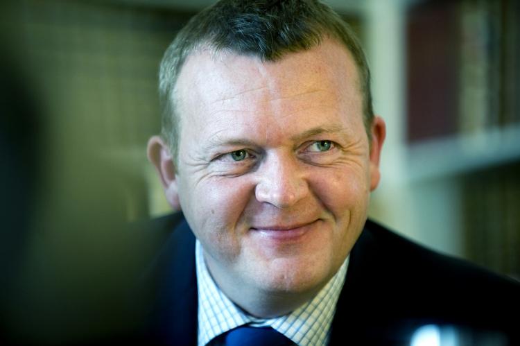 Fest. Statsminister Lars Løkke Rasmussen (V) meldte i lørdags afbud til en fest med snurrende kameraer i respekt for dræbt soldat og hans familie. I stedet festede han i Grøften. Arkivfoto. 