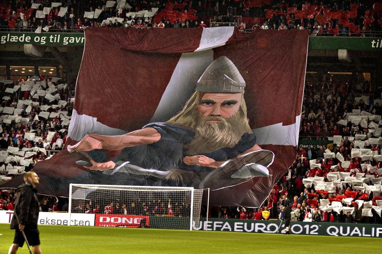 STØTTE. Som det var tilfældet i går kommer landsholdet til at spille for fuldt hus i Parken, når det møder Portugal 11. oktober. 
