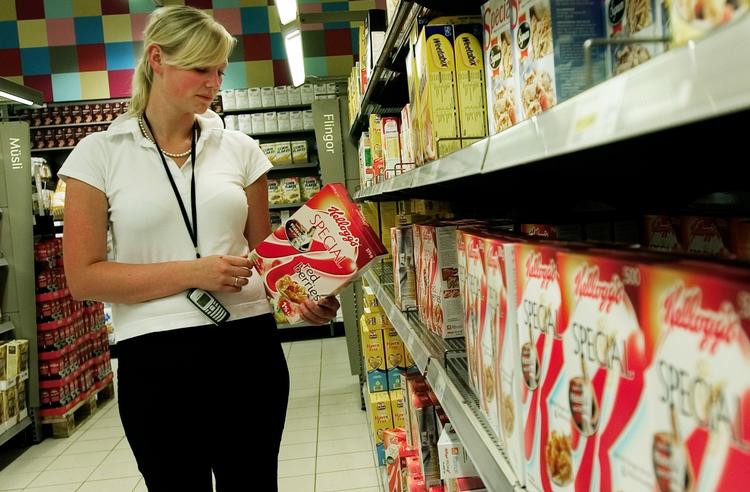 Impulskøb. Kun 30 procent af det, vi køber, er velovervejet, og det skyldes, at supermarkederne er langt dygtigere og udspekulerede, end forbrugerne ved, siger en tysk handelsprofessor. 