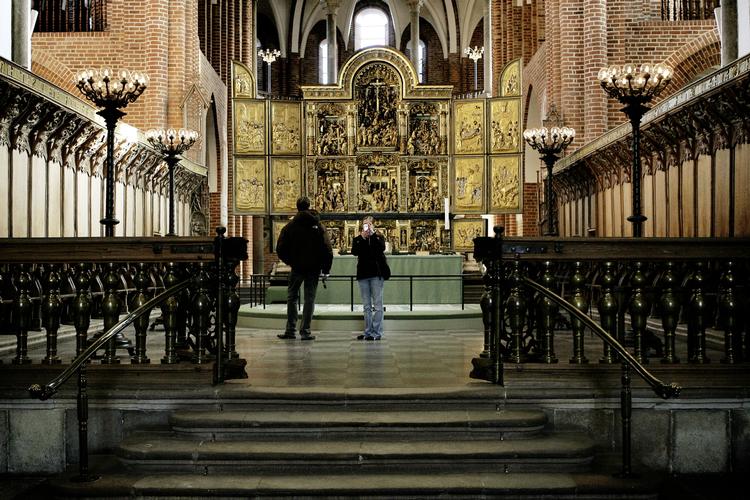 Adskillelse. På sigt kan en afslkaffelse af Kirkeministeriet påvirke bindingen mellem folkekirken og staten, mener en ekspert. 