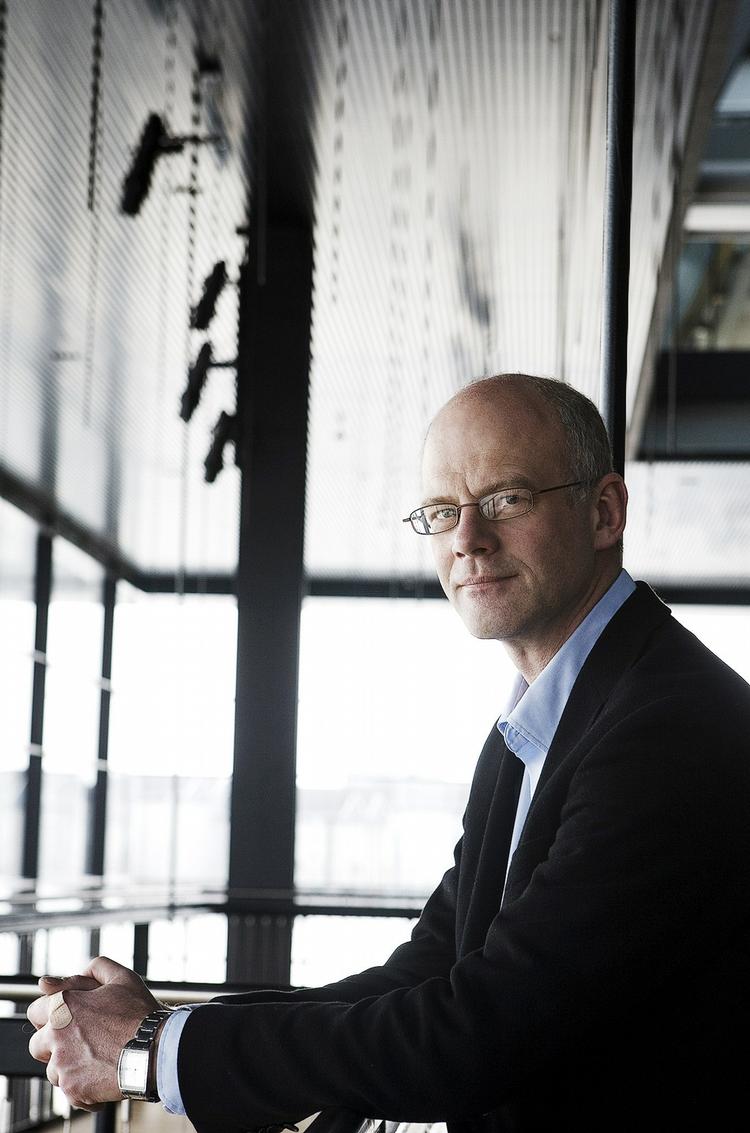 Erfaren. Kim Bohr, der i går blev udnævnt til chef for alle DR's ni ensembler, var ansat i DR i årene 1990-2007, først som producent for DR Underholdnings-orkestret og siden som chef for det igennem 11 år. 