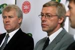 AFLØSER. Jim Stjerne Hansen var i 2000 med til at ansætte Morten Olsen som landstræner. Nu skal han finde hans afløser. 
