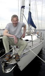 Fri. Faren i familien, Jan Quist, fotograferet i maj 2004 på havnen i Kalundborg. Nu er han, hans hustru og parrets tre børn samt to gaster hjemme igen, efter at de siden februar har siddet fanget hos somaliske pirater. 
