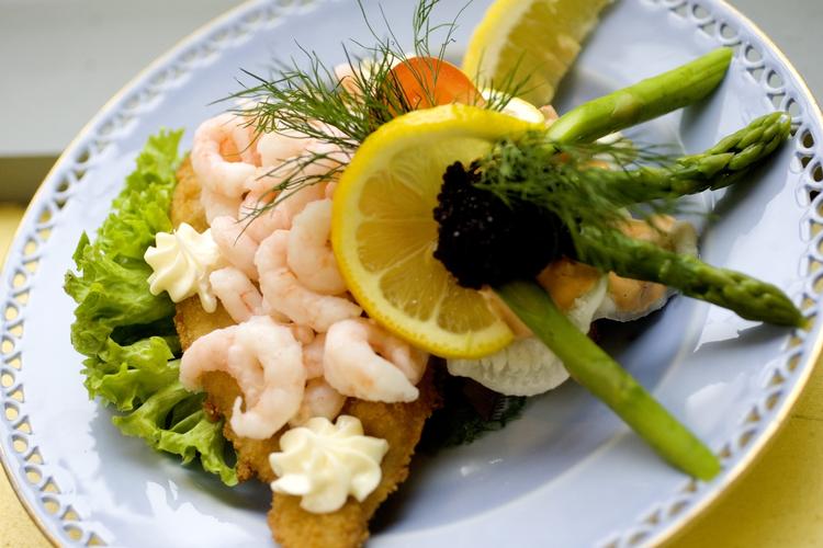 VALG. Står der smørrebrød eller valgflæsk på menuen hos dig på Valgaftenen? 