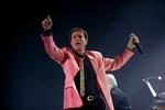 poppension. Cliff Richard har lagt navn til den nye EU-lov. Sangeren fejrede sit 50-årsjubilæum i 2008. 