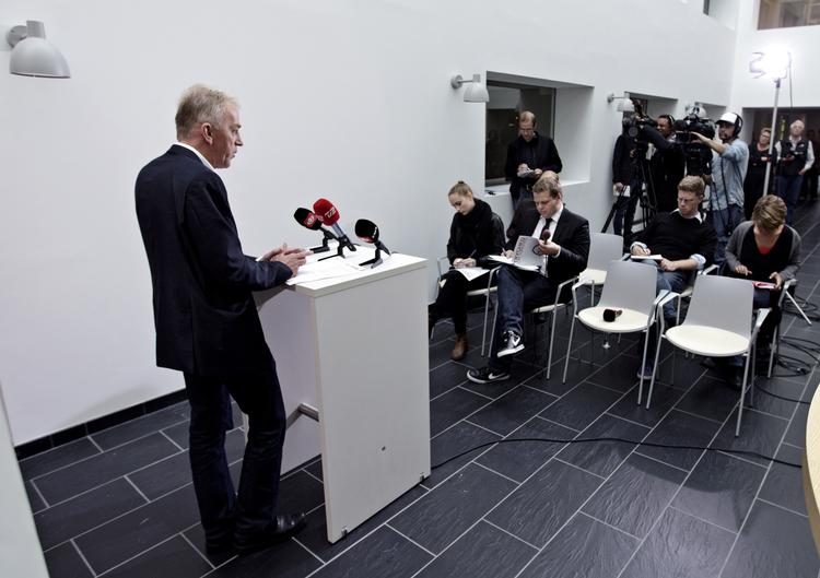 timing. Man har kunnet følge Villy Søvndals kvaler minut for minut i forrige uge, hvor han afviste at pege på de områder, hvor S og SF er politisk uenige. 