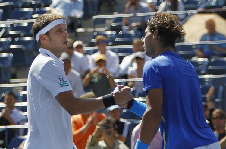 Håndtryk. Andy Roddick (t.v.) kunne ikke stå distancen mod Rafael Nadal. 