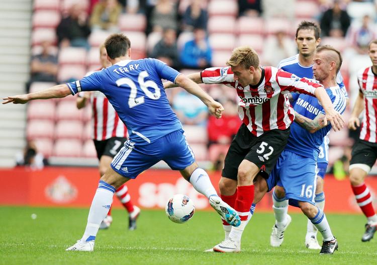 Debutant. Nicklas Bendtner (i midten) tabte i sin første kamp for Sunderland. 