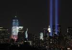 Markering. New York i går hvor to lyssøjler markerer, hvor de to tårne stod, før de styrtede sammen ved terrorangrebet i dag for ti år siden. 