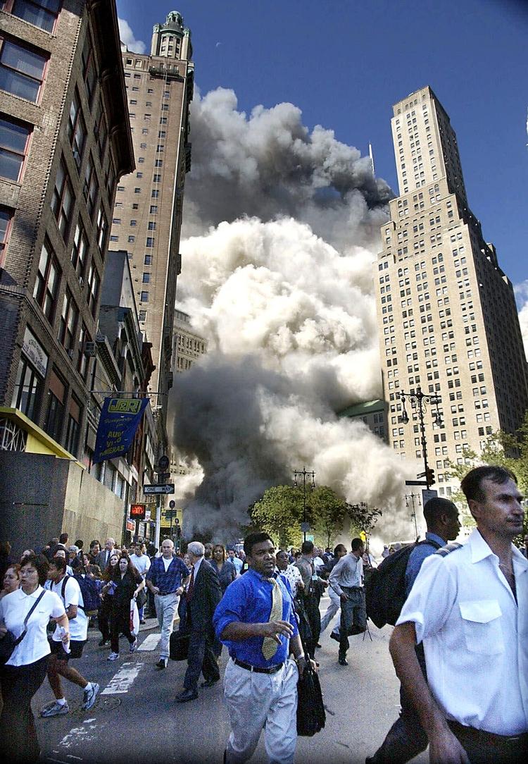 9/11. Ny antologi samler 18 bidrag til eftertanke ti år efter terrorudåden i New York den 11. september. Desværre er bidragene af svingende kvalitet. 