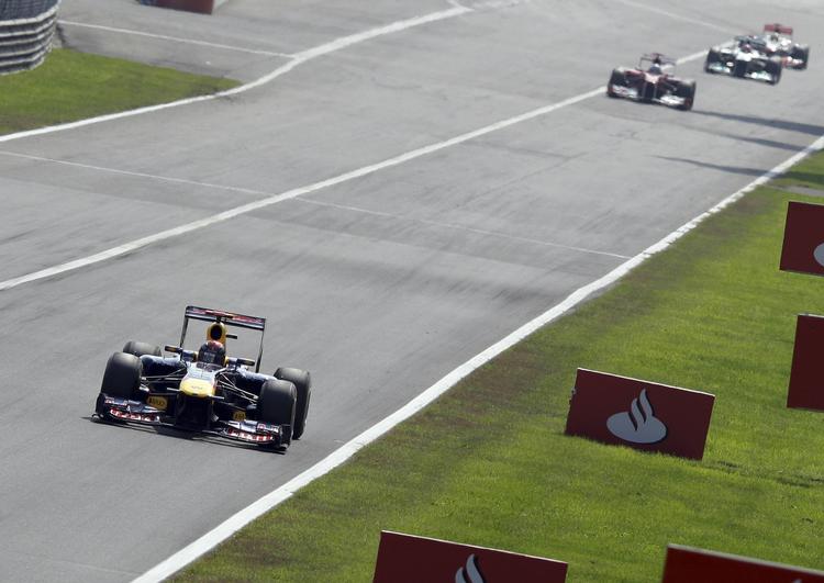 Overlegen. Med næsten ti sekunder ned til nummer toblev Sebastian Vettel en sikker vinder af det italienske Formel 1-grundprix. 
