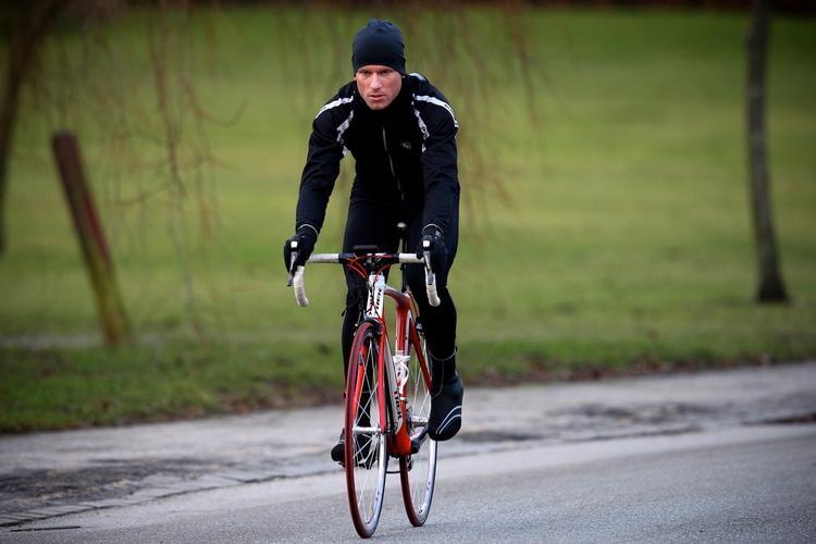 distancesejr. Mens Daniel Holm Foder førte cykelløb i Kina vandt han en hjemlig konkurrence. 