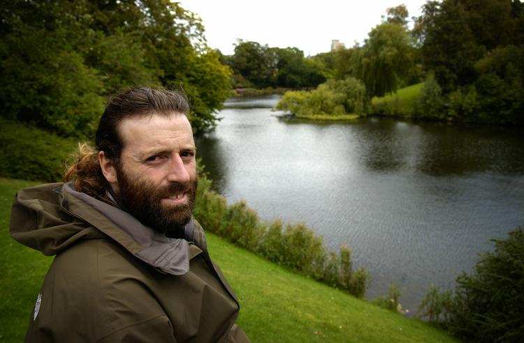 Interview. »Er der noget, der er forbudt ifølge sharia, gør jeg det ikke. Jeg undgår så vidt muligt at komme i konflikt med dansk lovgivning, men jeg respekterer den ikke«, siger Slimane Hadj Abderrahmane. 