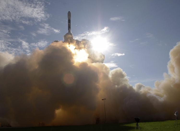 Opsendt. To tvillingesonder skal gøre forskere klogere på månen. 