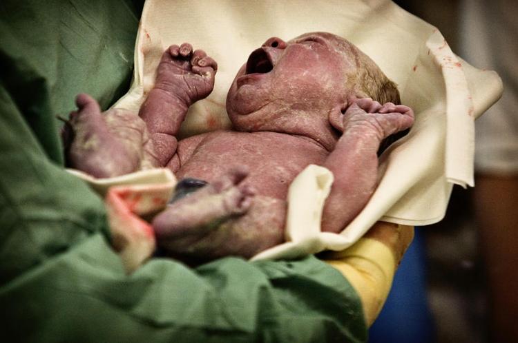 NYFØDT. Det skal være gratis at blive behandlet mod barnløshed, mener S og R. 