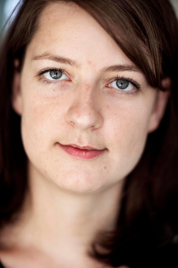 MELANKOLI. Julie Sten-Knudsen debuterer  med en poetisk undersøgelse af begrebet 'hjem'. 