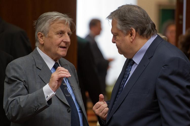 Gæld. Præsidenten for den Europæiske Centralbank Jean-Claude Trichet, til venstre, taler med den græske finansminister Evangelos Venizelos ved et møde tidligere på året i Ministerrådets bygninger i Bruxelles. 