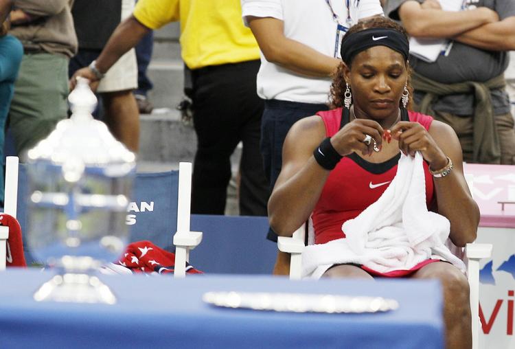 Taber. Det overraskende nederlag til Samantha Stosur ændrer ikke ved, at Serena Williams er den kvindelige tennisspiller, der har tjent mest på sin sport. 