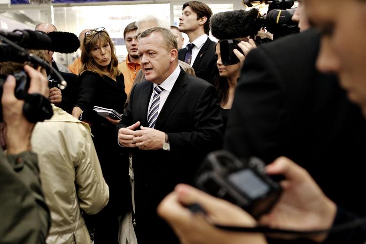 Turné. Lars Løkke Rasmussen - her på besøg på fødevarerbutikken Metro - løfter sløret for nyskabelser, som han vil indføre, hvis blå blok genvinder magten. 