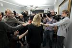 Valgkamp. Journalisterne er i højere og højere grad styret af meningsmålinger. Men politikerne skal også lære at sige fra. 