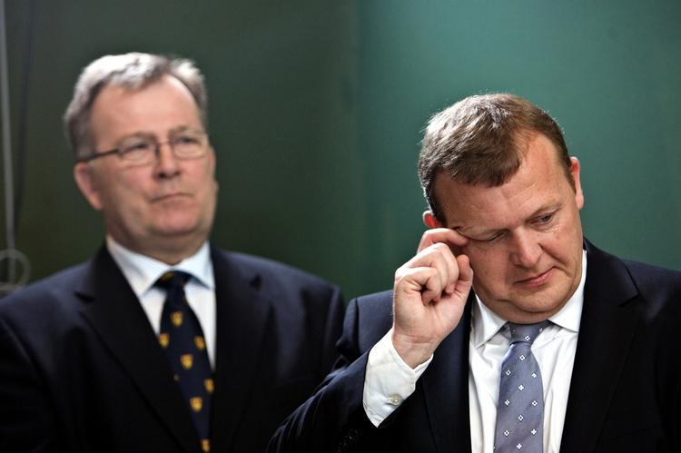Arbejdstid. Finansminister Claus Hjort Frederiksen og statsminister Lars Løkke Rasmussen har været hårde ved S-SF's 12 minutter. De nøjes selv med det halve. 